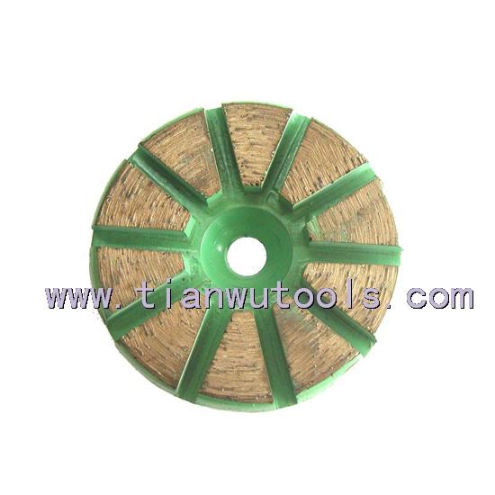 Grinding plate for concrete floor